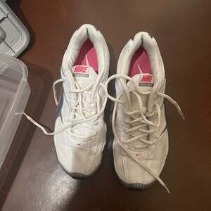 Nike Women's Reax Run 5 White Metallic Silver Pink 407987-116